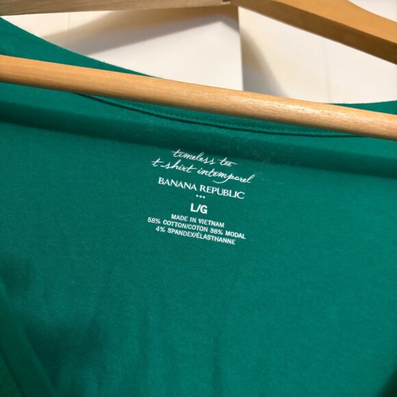 Banana Republic Factory Timeless Tee Large Green Short Sleeve T Shirt V Neck - Picture 2 of 3
